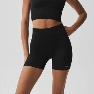 ALO Yoga 5" Seamless Ribbed Favorite Short